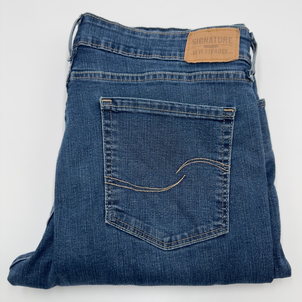 Signature Levi Strauss Straight Jeans Womens 14 Blue Excellent Shaping Denim